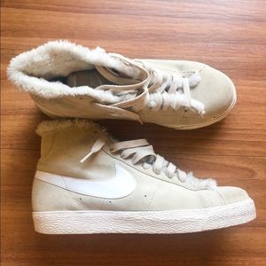 Perfect Condition Nikes for Fall
